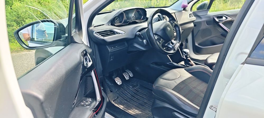 Peugeot 2008 GT 1,2 benzyna 2016r.