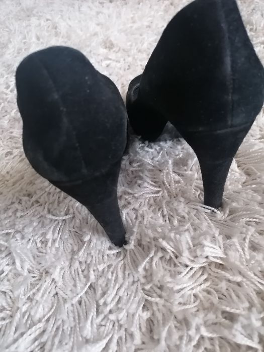 Sapato em camurça preto