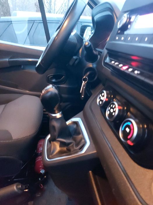 Оригінальний вантажо-пасажир 5 місць, 2022 рік, 2,0 дизель, Автомат.