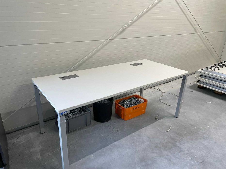 Biurko białe Steelcase Kalidro 160/180x80