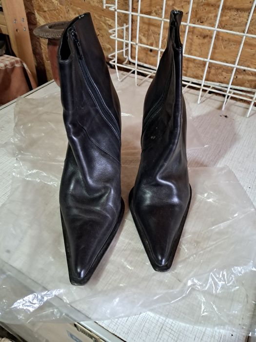 Продам не дорого демисезонные полусапожки кожаные (Италия)