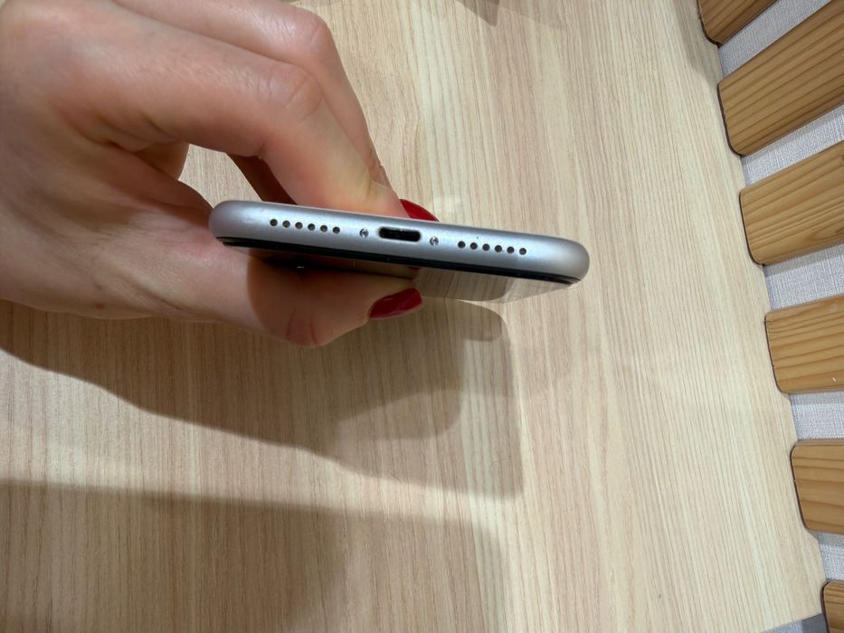 Продам iPhone XR (White) 256 Гб