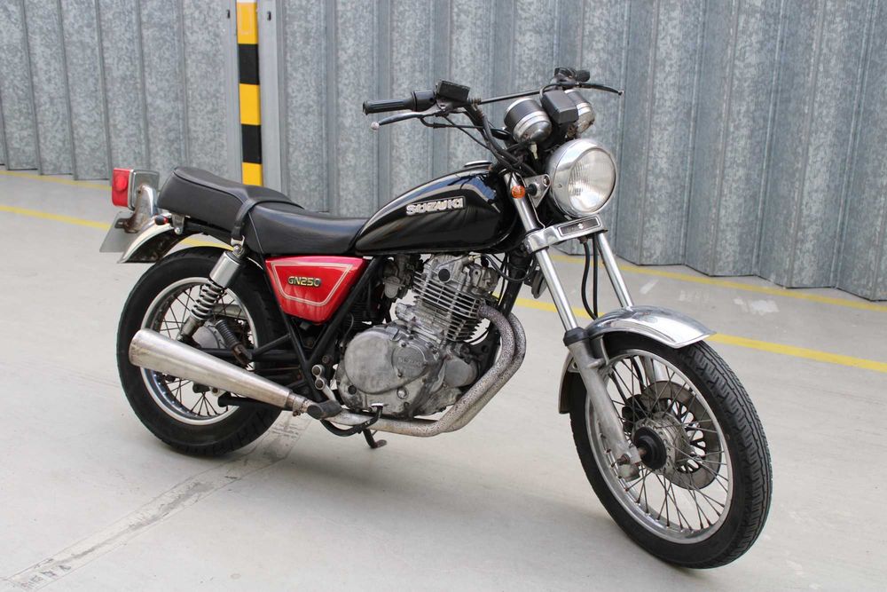 Suzuki GN 250 isenta de IUC