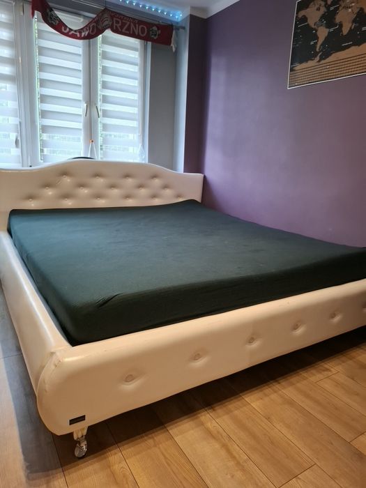 Łóżko małżeńskie