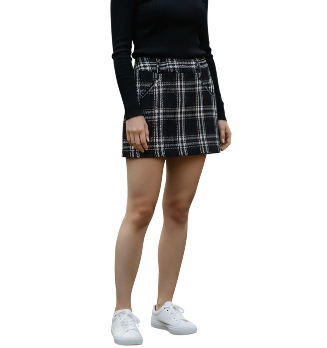 Śliczna ciepla spodniczka papaya rozmiar M 
Szerokość pas 38 cm 
Dlugo