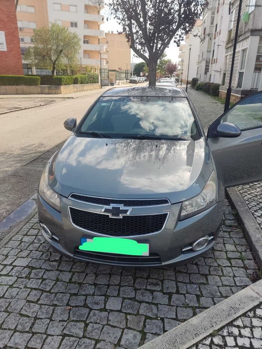 Chevrolet Cruze 1.6 (2011) – IPO até 2027, AC, Sensores, Muito Estimado