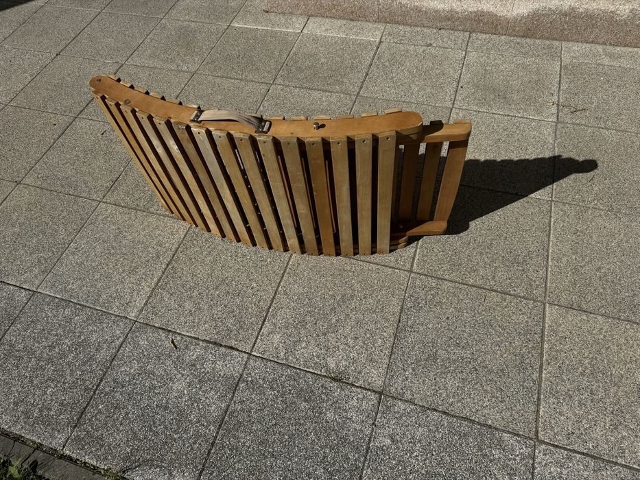 Leżak z litego drewna akacjowego