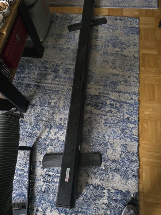 Ekran projekcyjny przesnony zwijany.