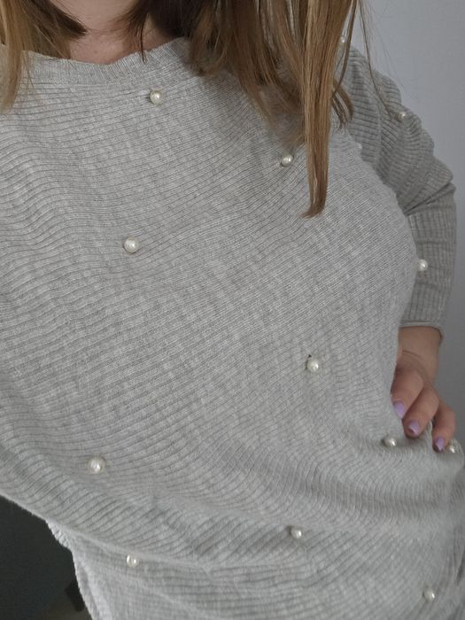 Sweter z perełkami