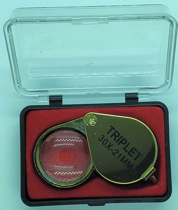 Magnifying glasses and microscope with illumination.64584318313858123