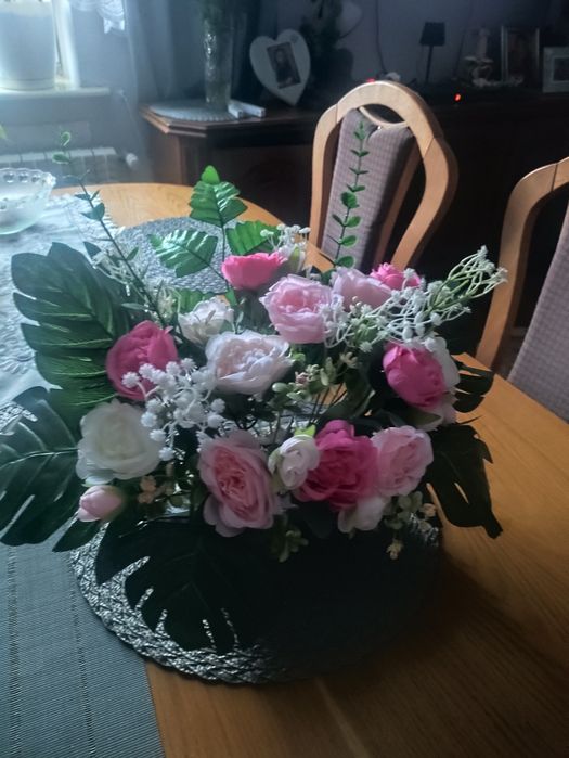 Kompozycja kwiatowa na cmentarz