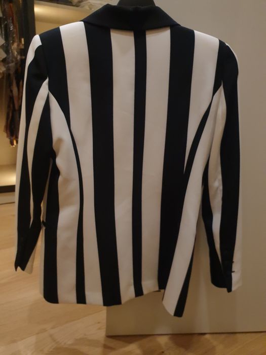 Blazer da marca Denny Rose, novo.