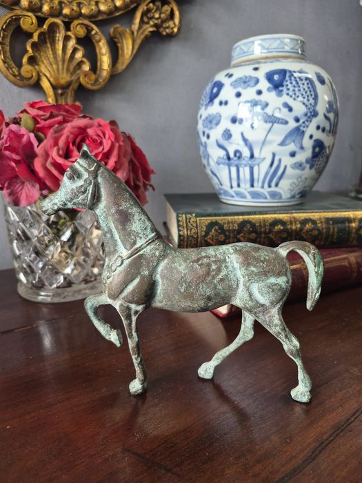 Estatueta de Cavalo em Bronze  com Pátina Verde (Estilo American Saddlebred)