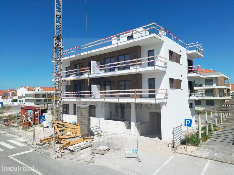 Apartamento T3 em Fase Final de Acabamentos — Praia da Consolação (...