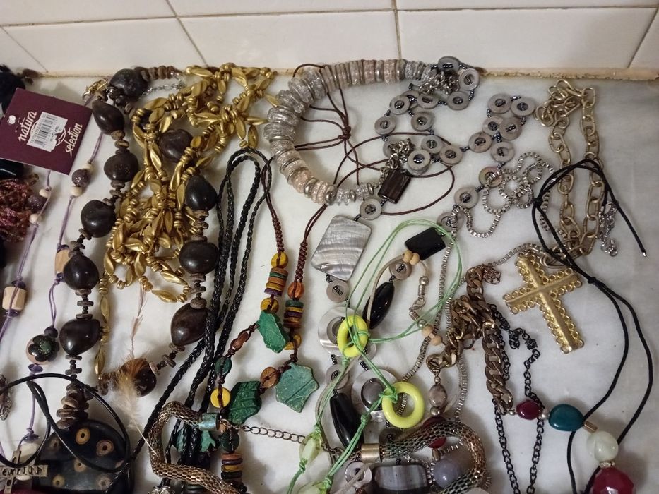 Conjunto de 65 Colares