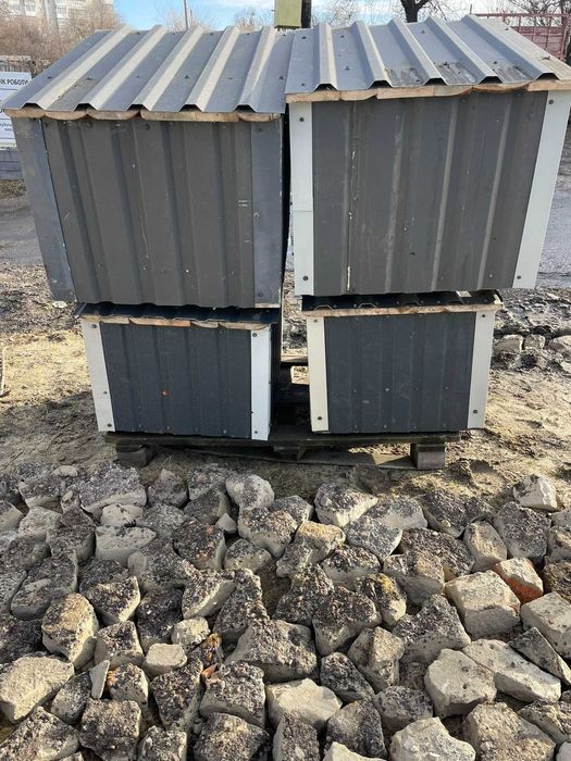 Будки для собак.