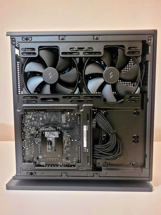Torre Fractal Ridge Mini-ITX (i5-12400F/RTX 4070/32GB/1TB)