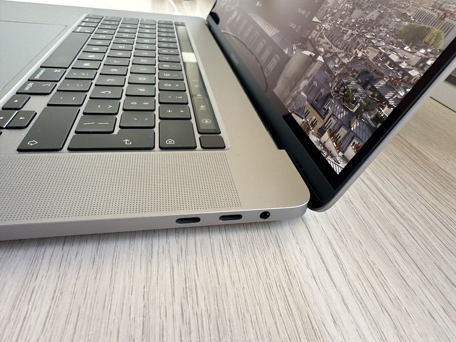 Macbook Pro 16 - 16GB RAM - SSD 1 TB - AMD Radeon Pro 5500M
