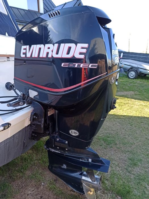 Łódź motorowa Galeon Galia 620 Evinrude E-tec 200 kabinowa motorówka jacht