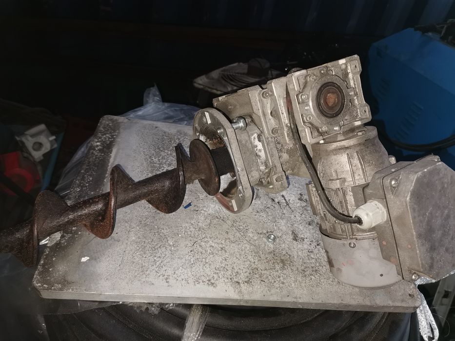 Podajnik ślimakowy do pieca