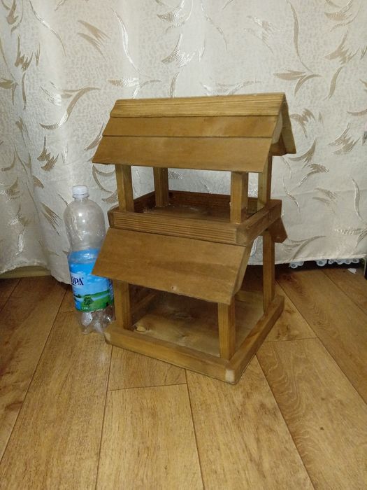 Кормушки двухъярусные для разных  птиц