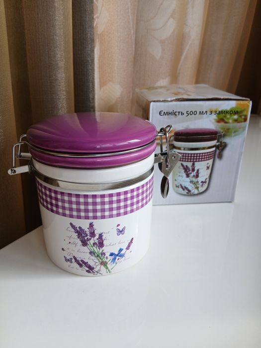 Керамическая банка для хранения сыпучих, с замком.