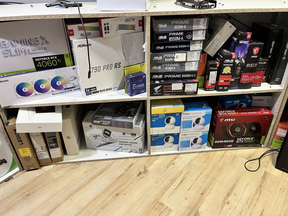 Коробки відеокарт процесорів маткринських плат amd nvidia msi palit zotac asus sapphire gigabyte
