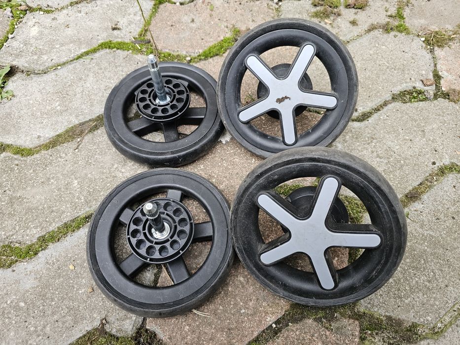 Колеса до дитячих колясок, бампери, капюшоны