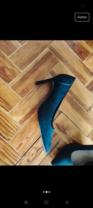 Sapatos de salto pretos