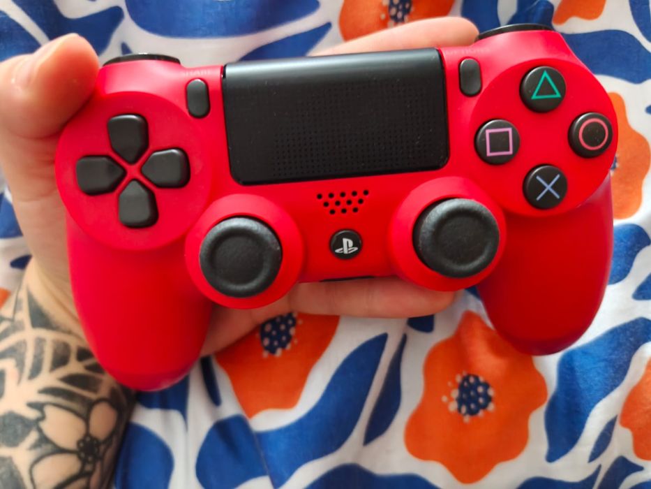 Pad do PS4 czerwony