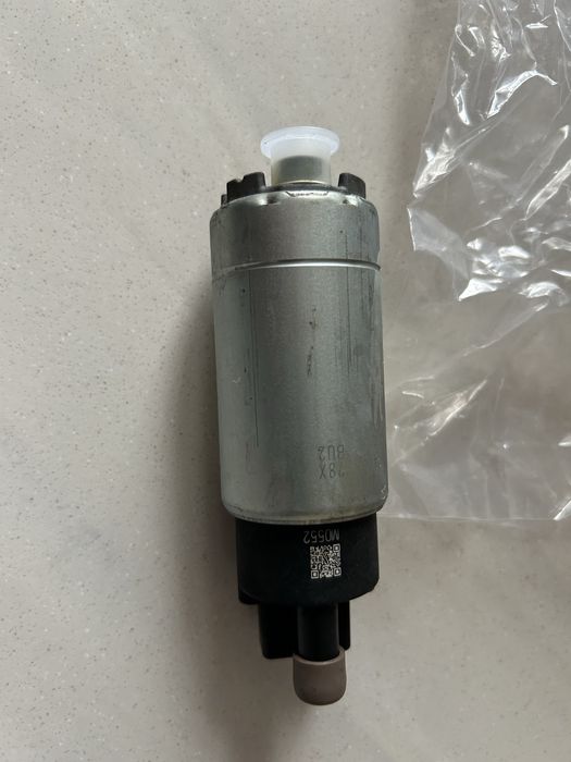 Продам паливний насос тайота лексус