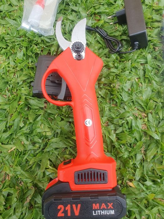 Tesoura de Poda Elétrica 21V (NOVA) + 2 Baterias Lítio