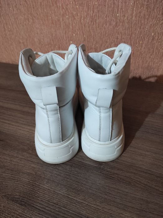 Продам шкіряні ботінки