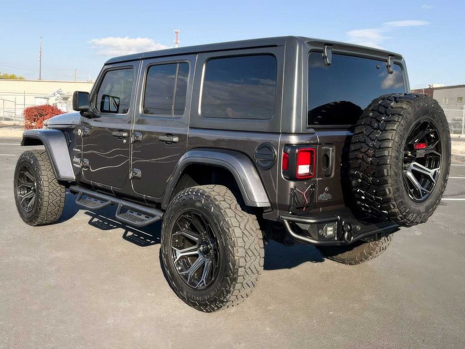 Jeep Wrangler Unlimited Sahara      2018