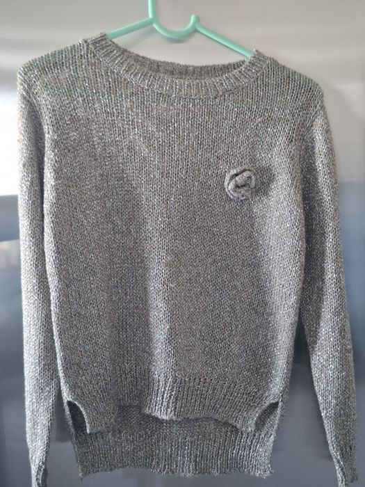 Sweter ze srebrną nitką