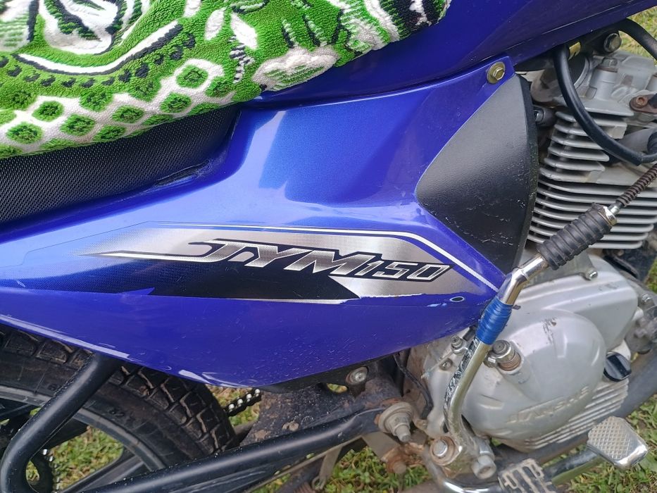 Продаєць мотоцикл