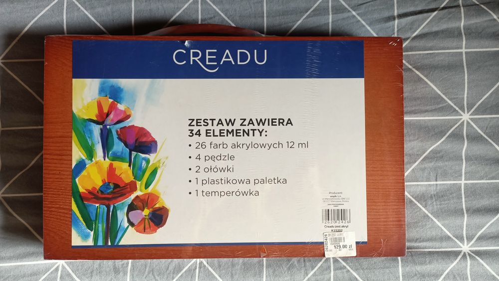 Zestaw farb akrylowych Creadu w drewnianej walizce