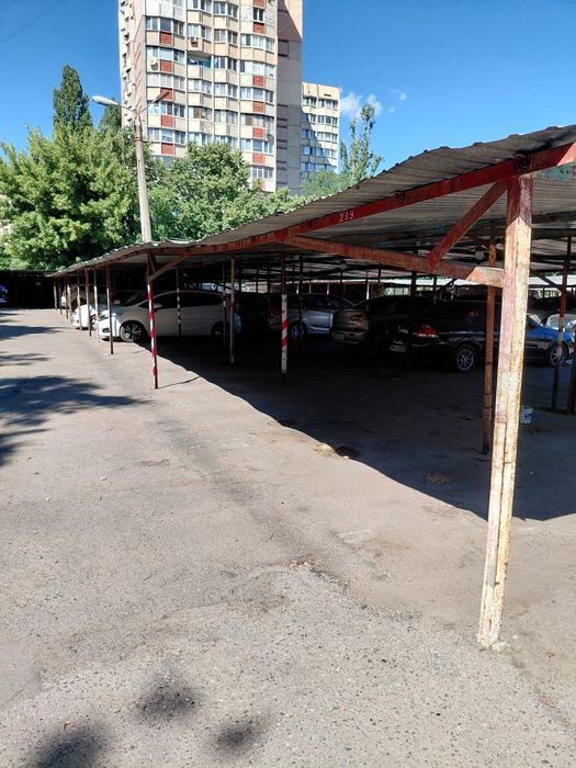 Продам крытое место на стоянке Спутник