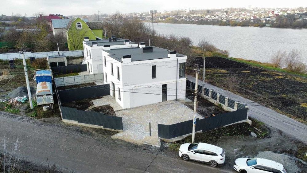 Продам котедж в місті