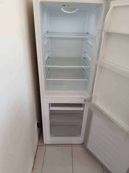 Frigorífico e biombo
