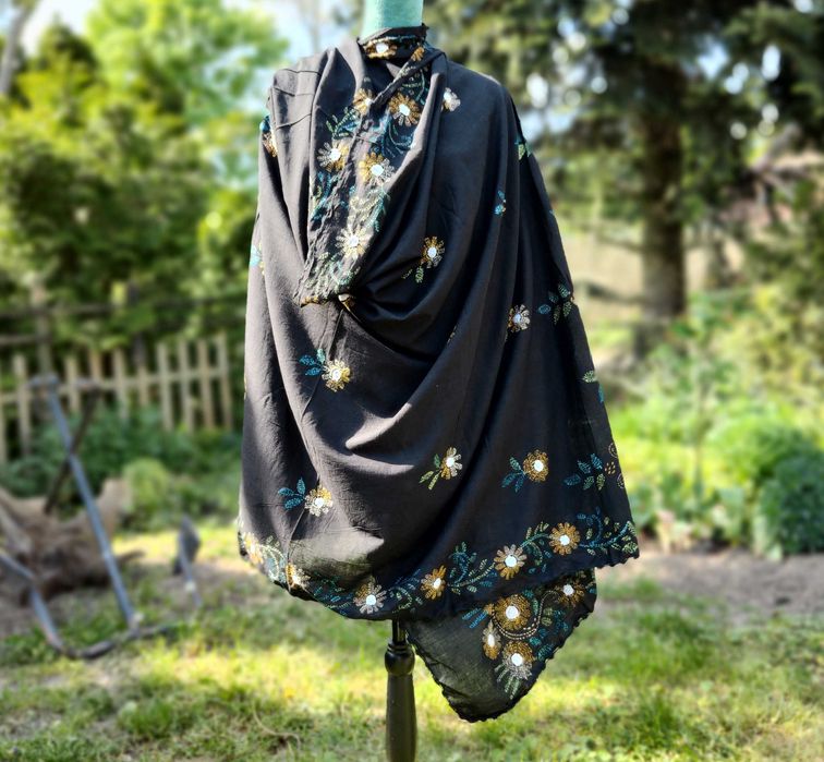 Duża chusta szal dupatta czarna bawełna kolorowy haft orient hidżab