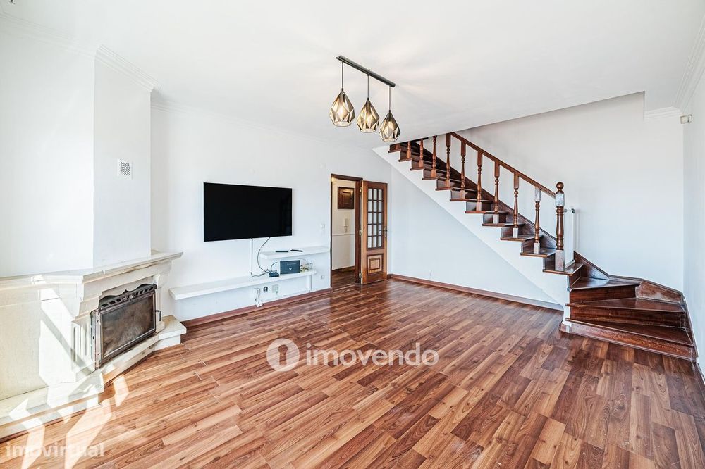 Apartamento T4 Duplex, com vistas sobre Sintra, no Algueirão