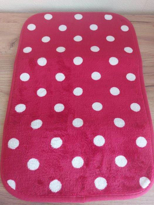 Świąteczna podkładka w grochy.