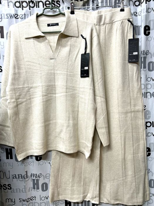 Костюм трикотажный с брюками палаццо, свободный крой.