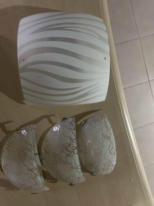 Люстры в стиле хайтек, из матового стекла , в идеальном состояние .