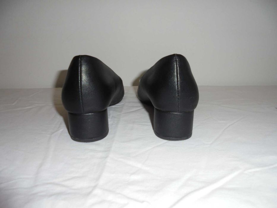 sapatos de mulher cor pretos