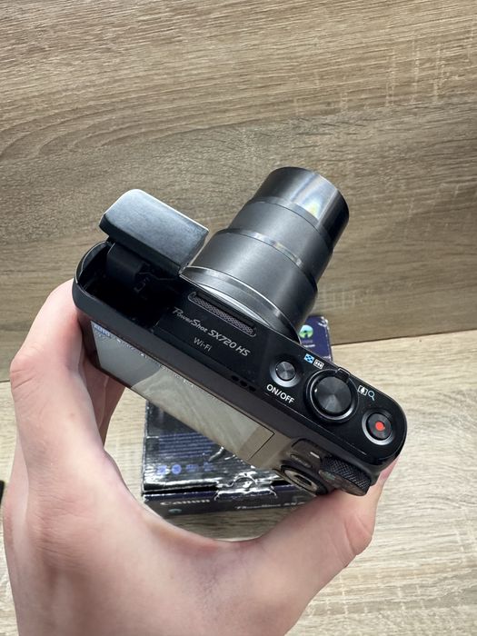 Canon PowerShot SX720HS