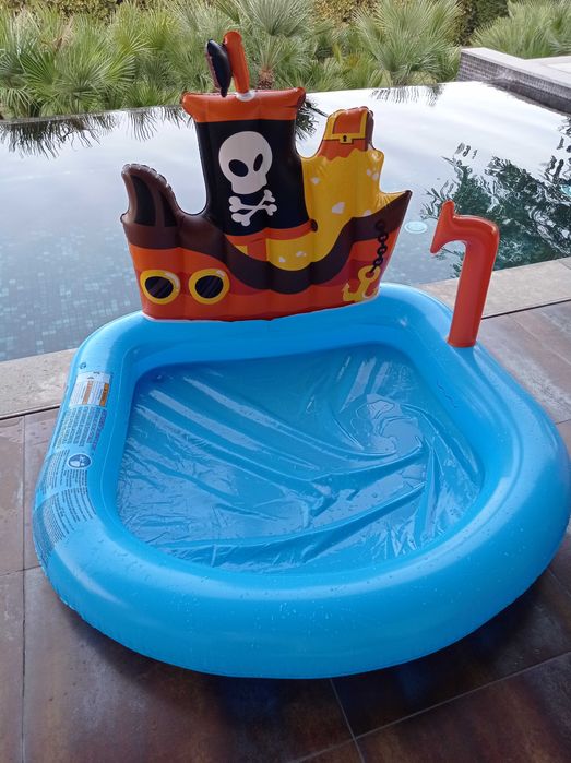 Piscina Bestway insuflável com jogos