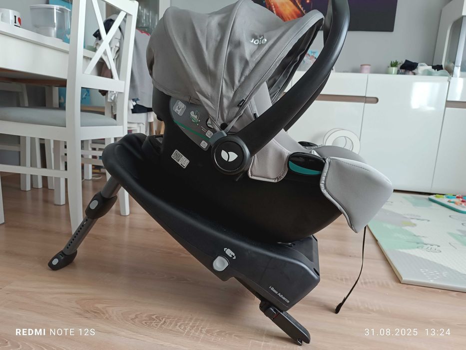 Fotelik samochodowy Joi i snug 2 z bazą advance