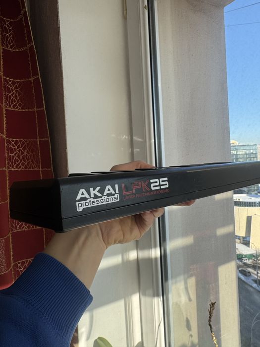 MIDI-клавиатура Akai LPK25